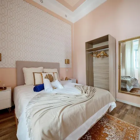Vintage Senses Residences Pensión
