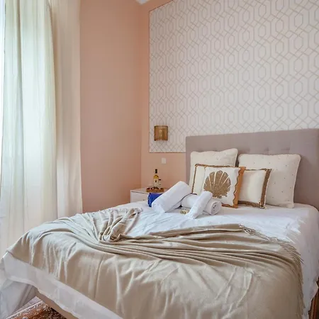 Vintage Senses Residences Pensión