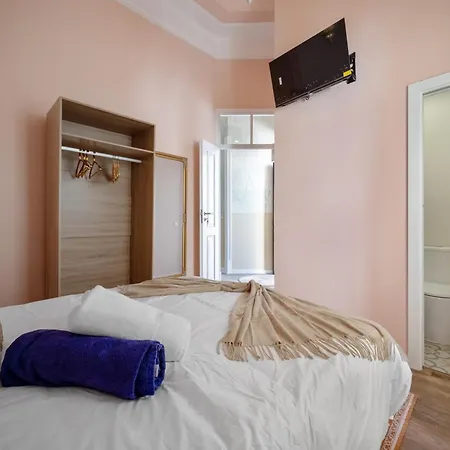 Vintage Senses Residences 3*